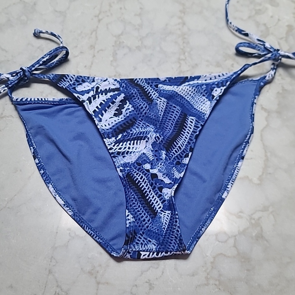 Cyn & Luca Blue Patterned Triangle Bikini Set - Picture 10 of 11